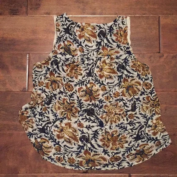 Lucky top! EUC - Picture 3 of 6